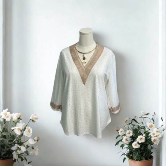 Liofoer White Textured Fabric - Picture 1 of 7